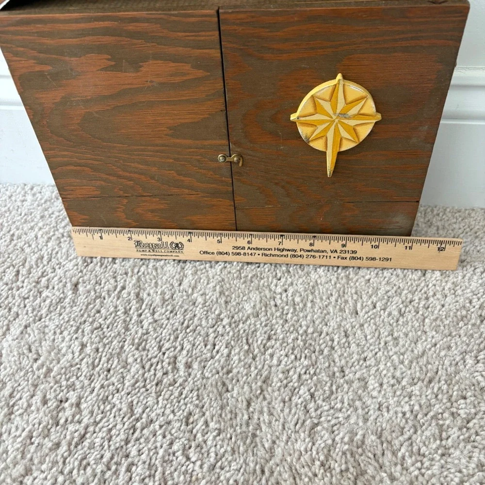 N/A charming wooden
